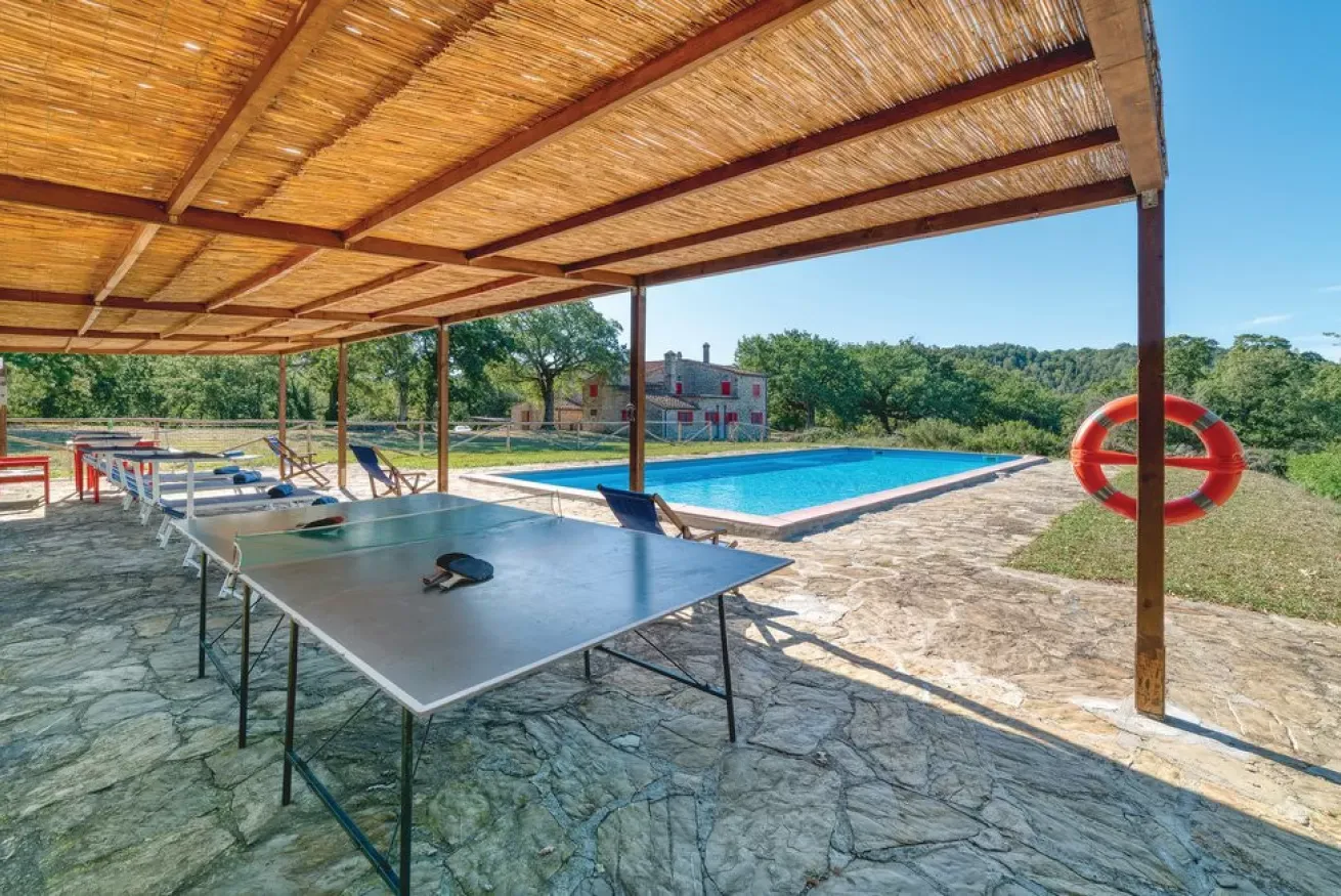 03-incrociata-piscina-ping-pong