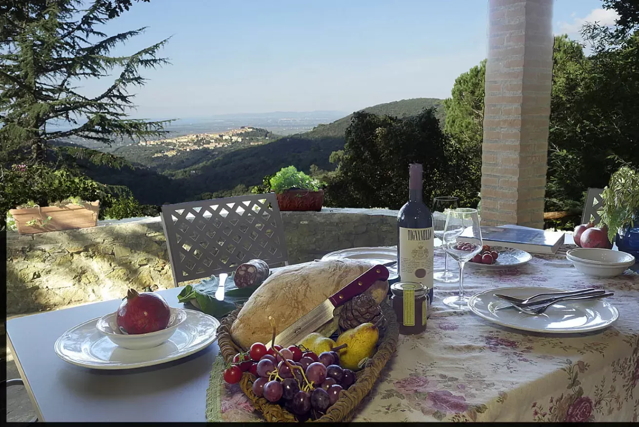 04-031-tavola-vista-colline