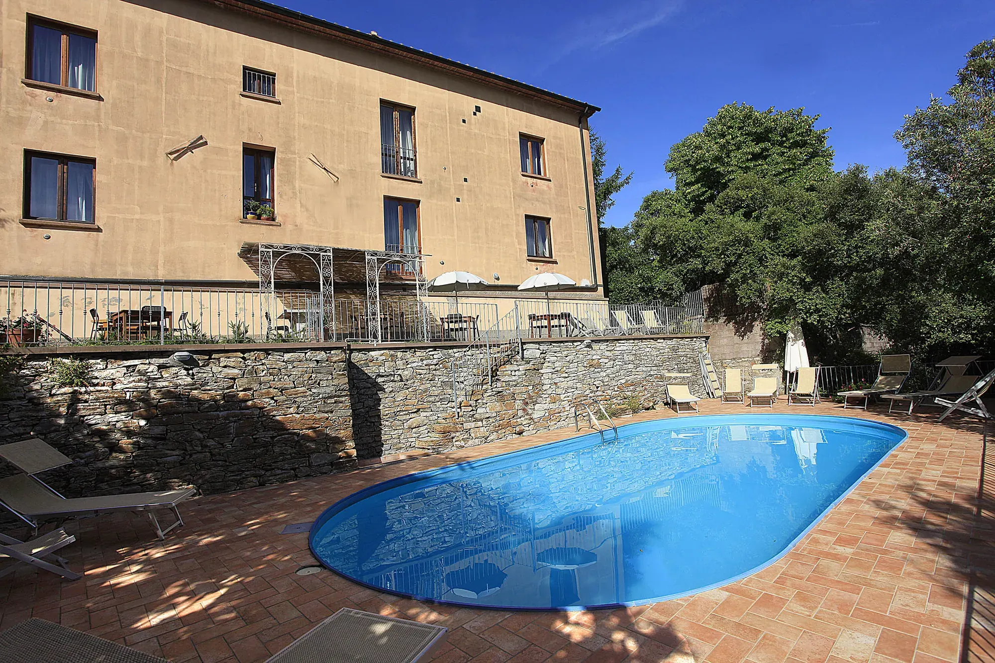 07-02-pino-piscina-facciata-1