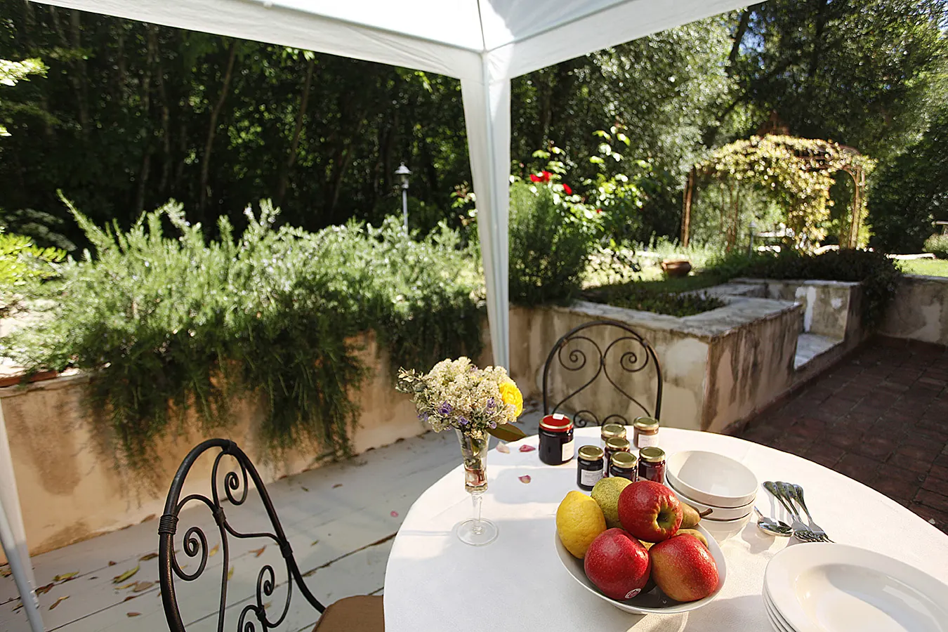 08-30-terrazza-patio-colazione-2