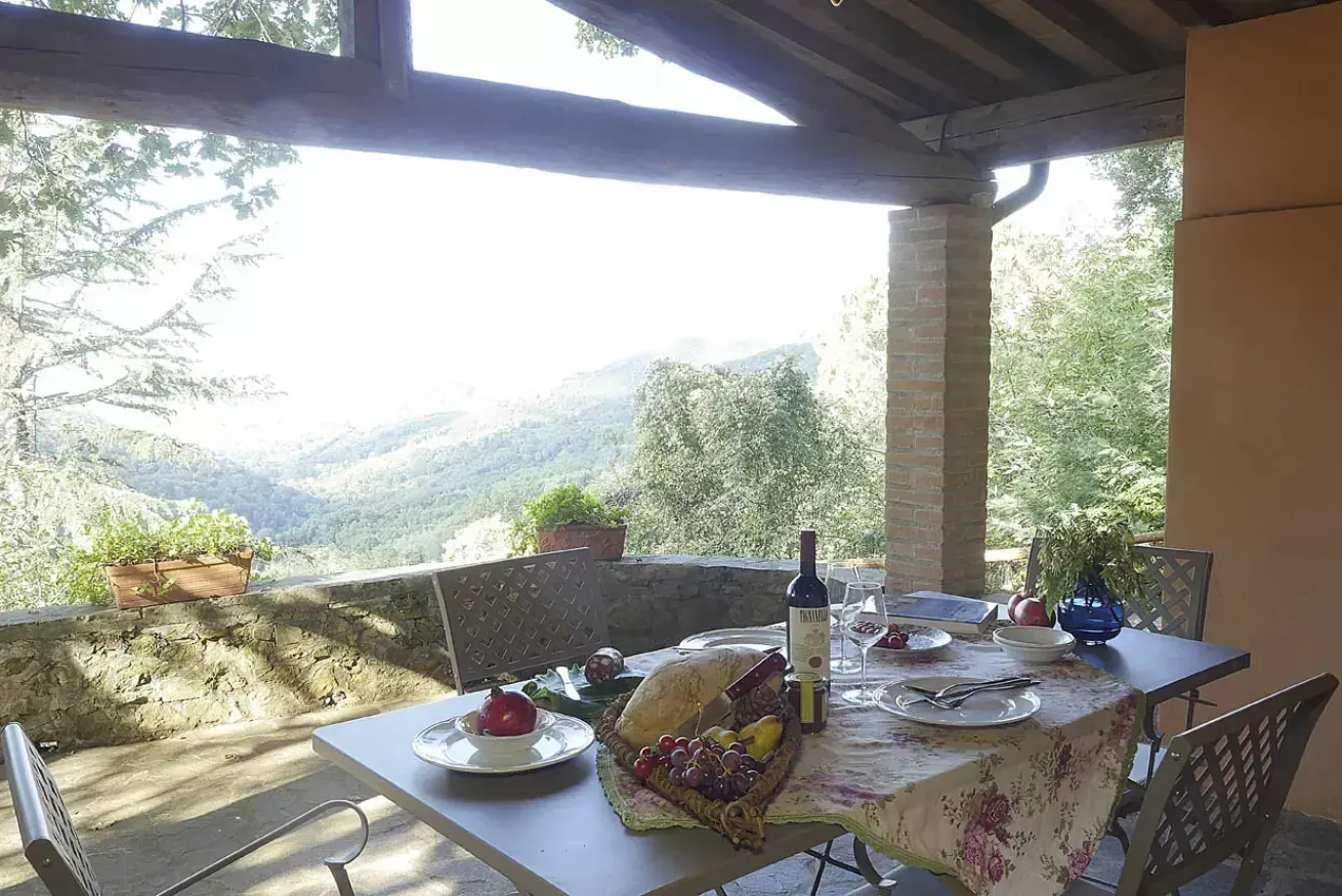 09-030-patio-vista-colline