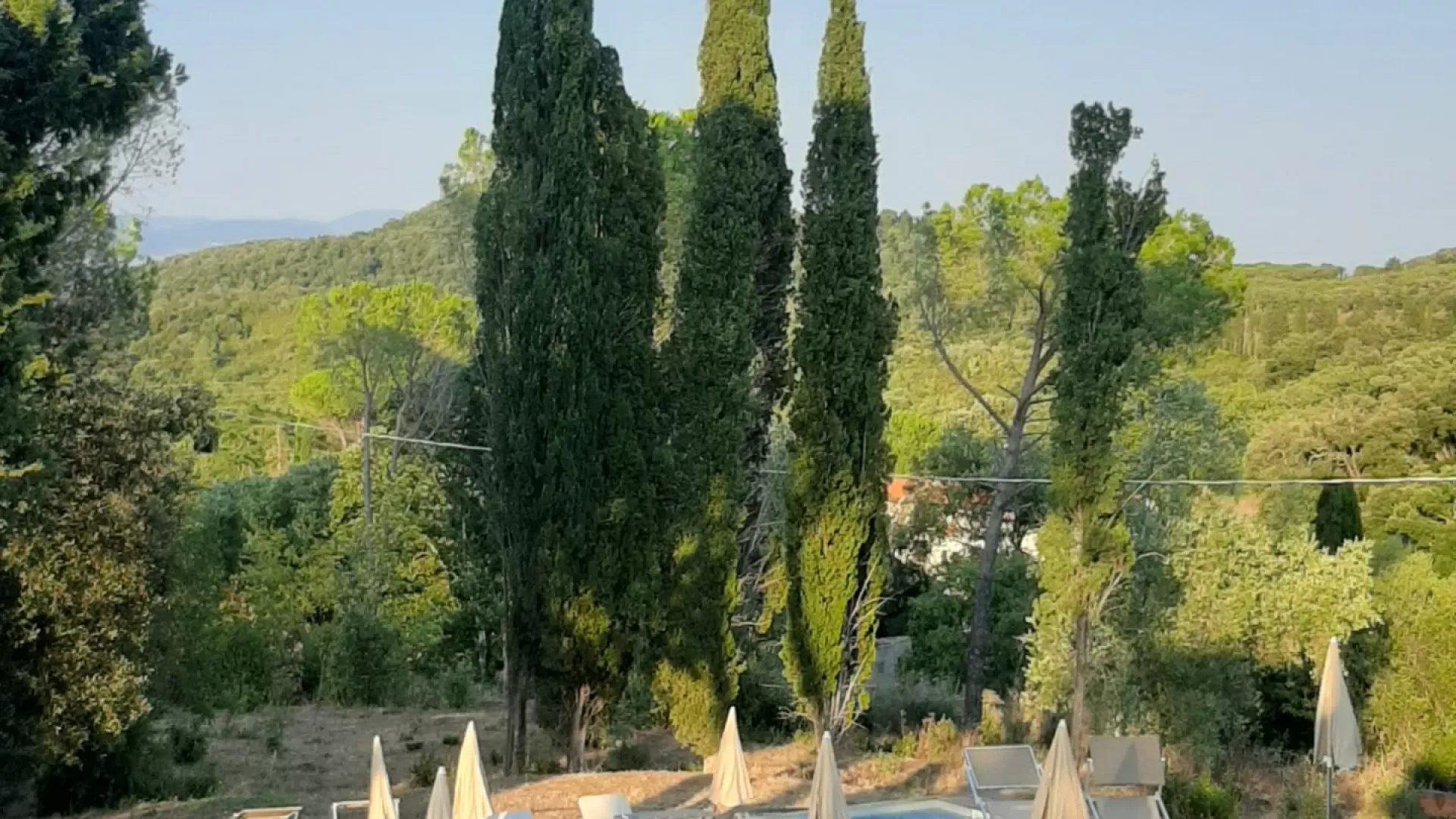 09-24-la-brezza-piscina-lettini-1