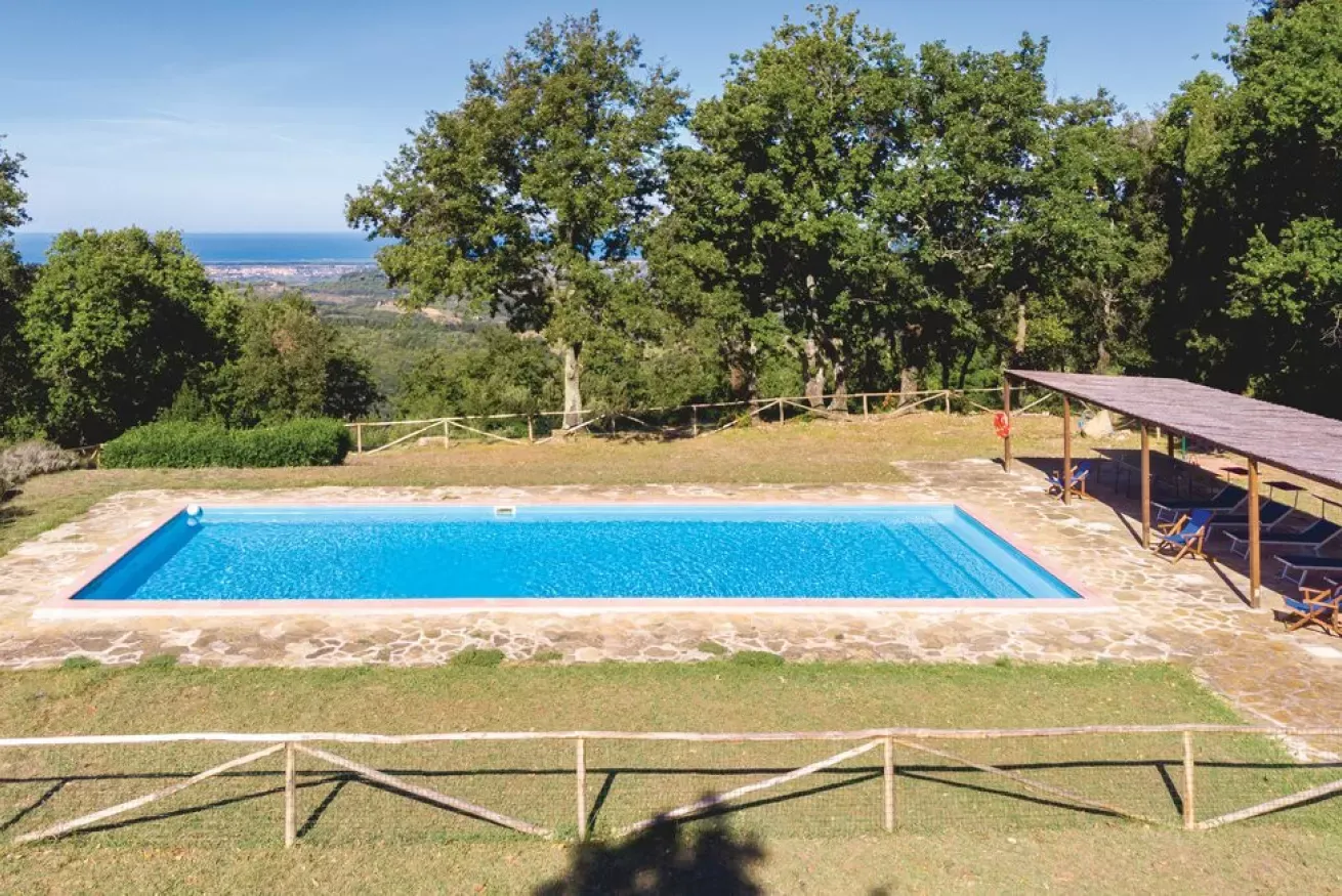 09-25-incrociata-piscina-giardino
