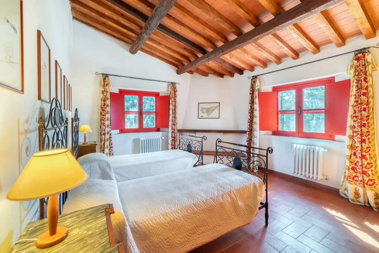 09-brancorsi-camera-letto-ferro-finestra