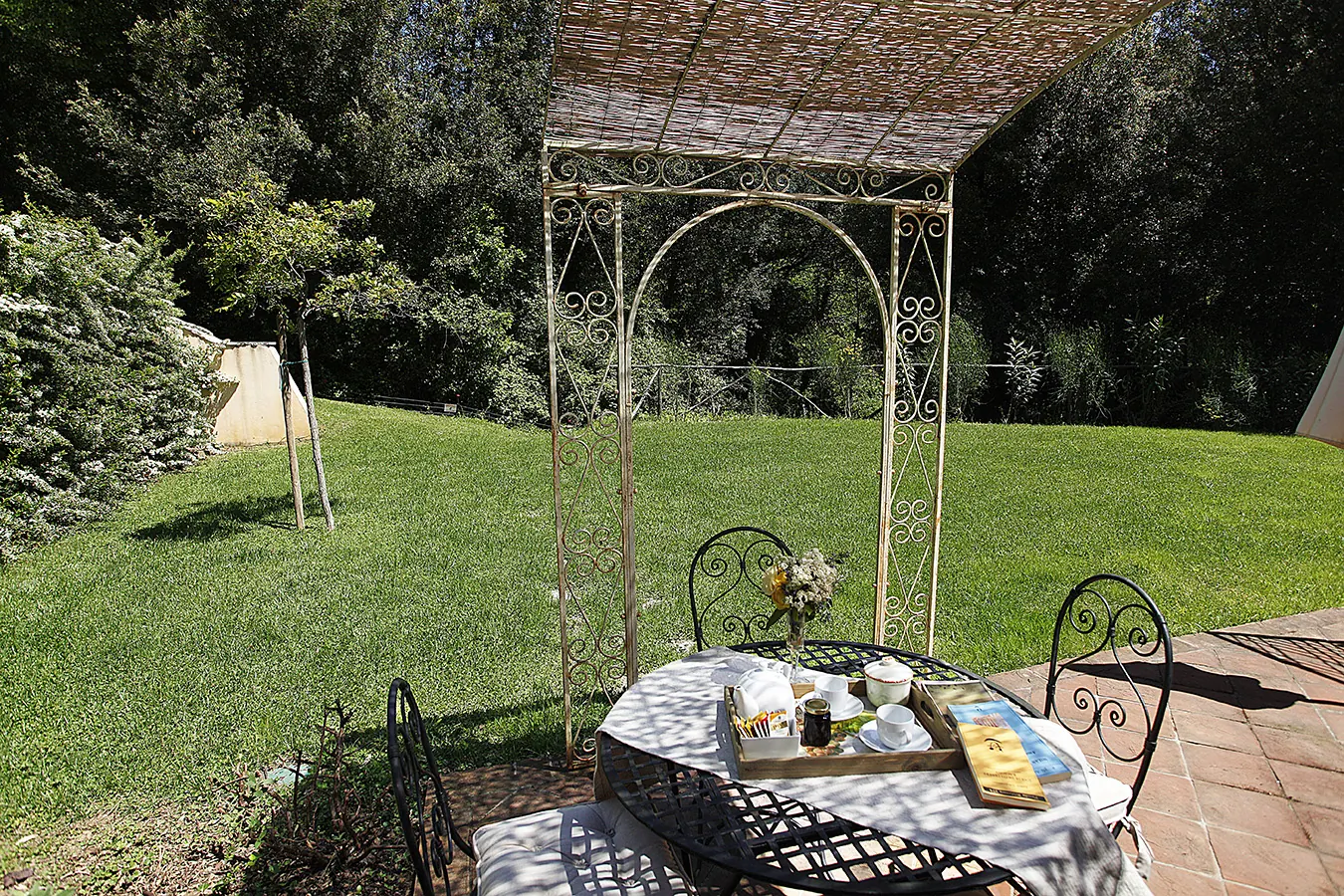 10-09-ginestre-patio-colazione-1