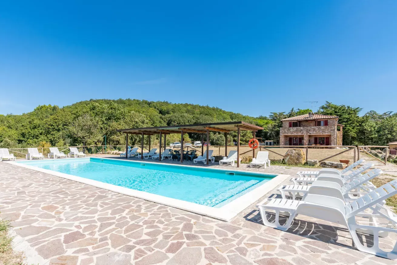 11-16-incrociata-piscina-lettini