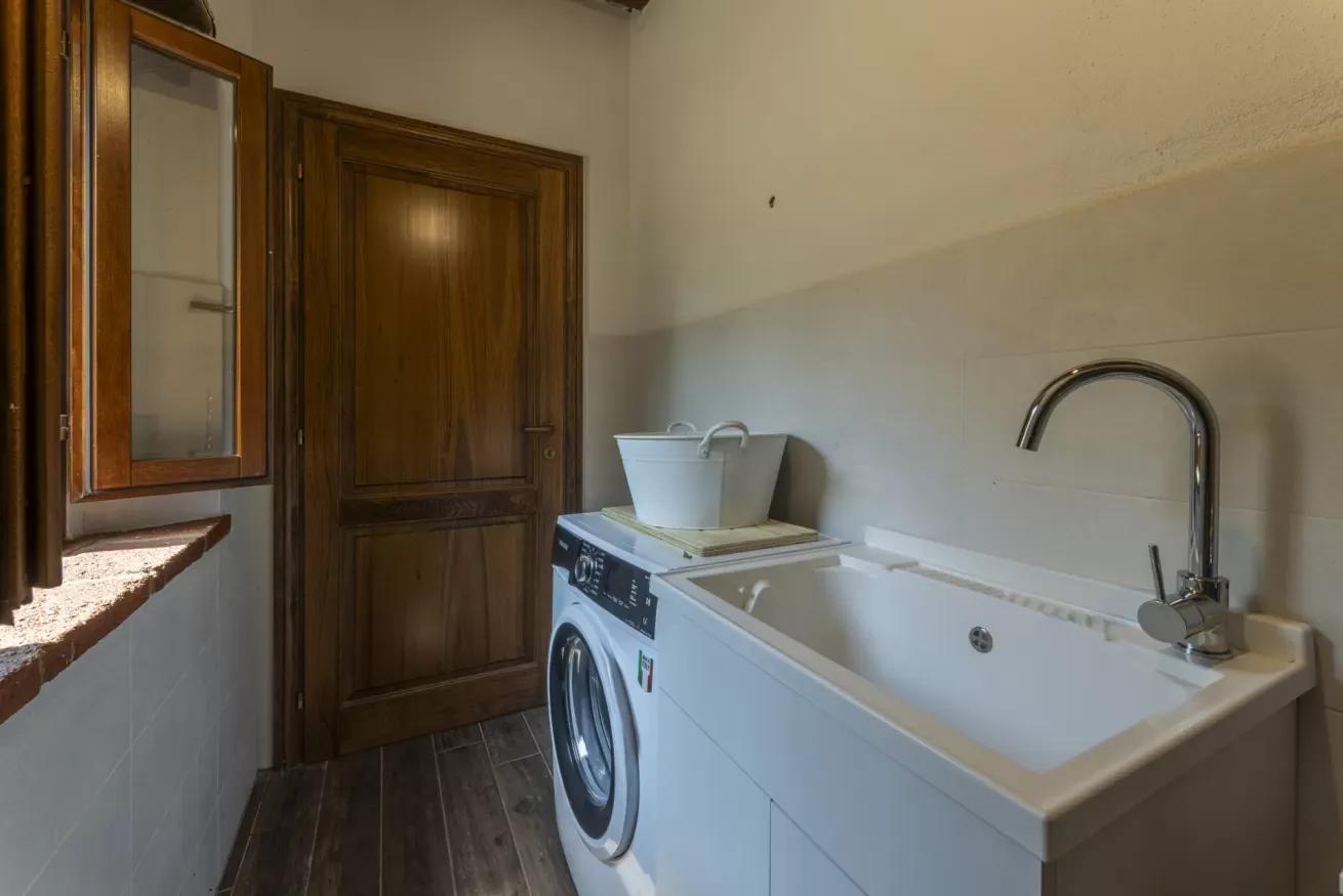 22-casetta-la-rossina-lavanderia-vasca-lavatrice