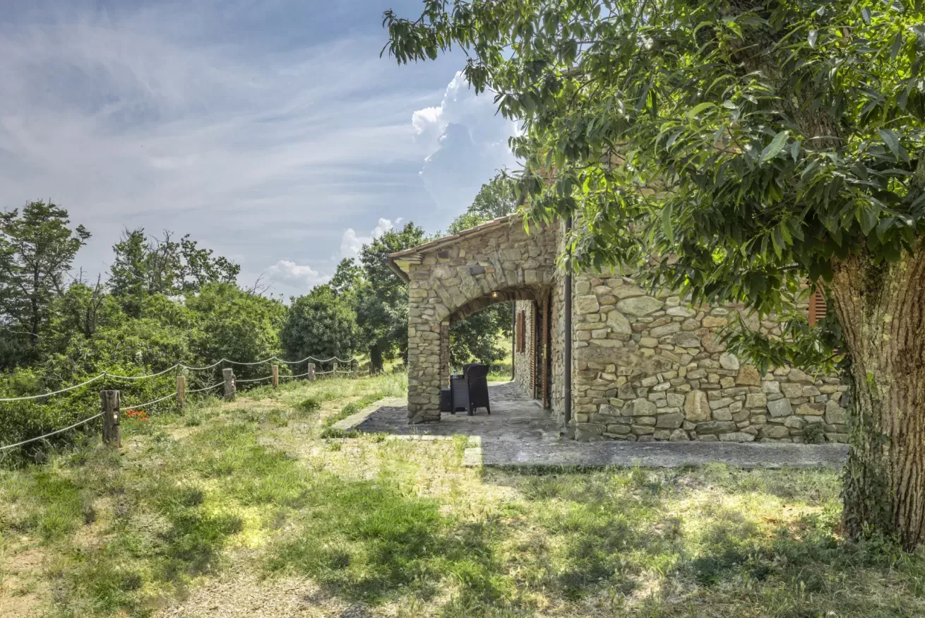 23-casetta-la-rossina-esterno-laterale-casa