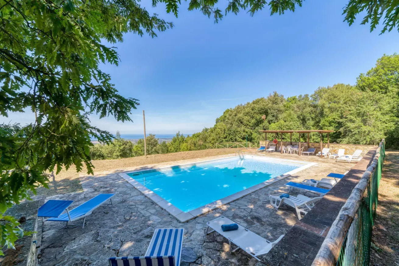 23-incrociata-piscina-lettini