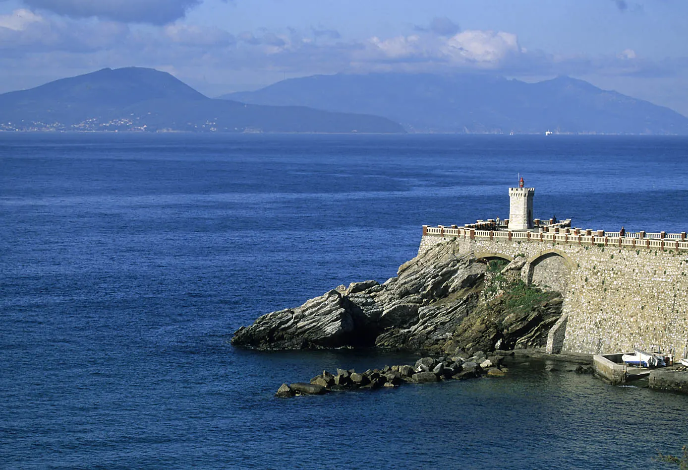 piombino-faro-mare-elba